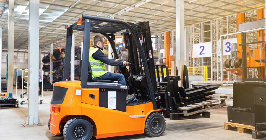 How Do You Choose a Forklift Operator Contractor?
